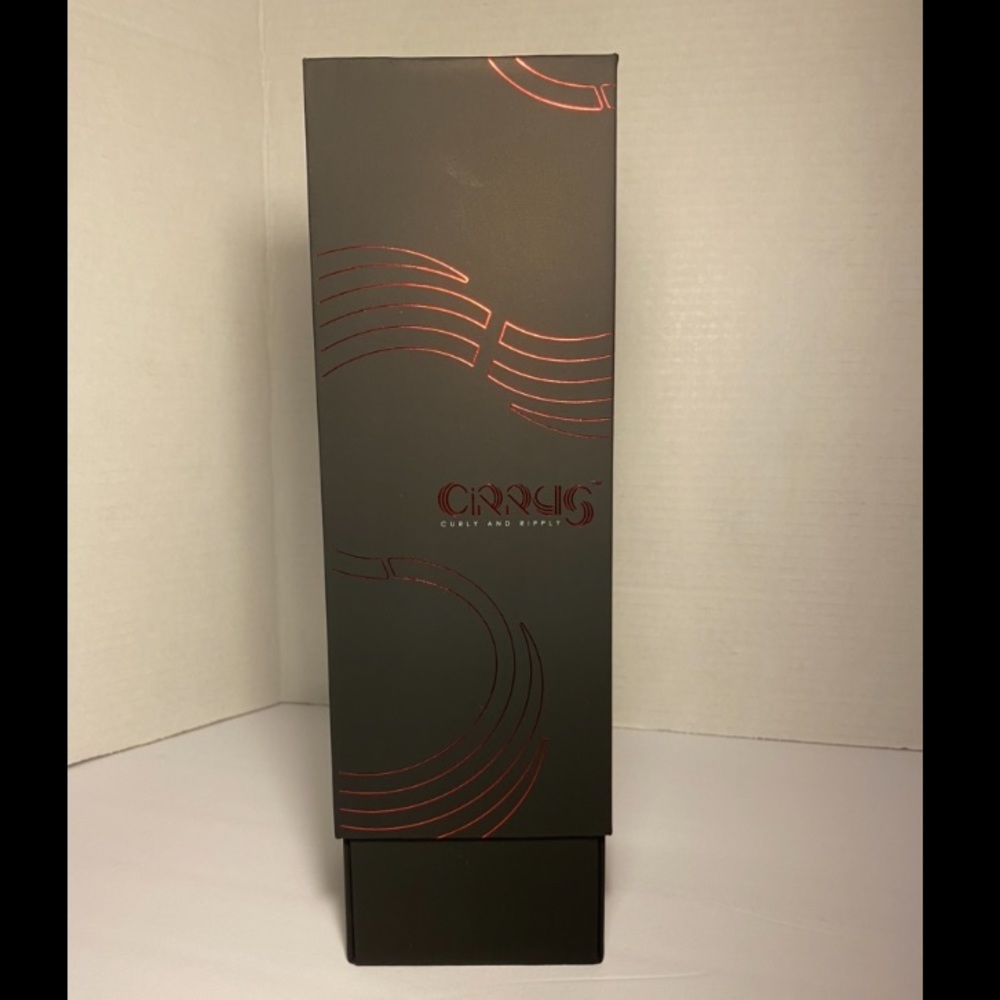 ❤️🖤CIRRUS CURLY AND RIPPLY.    (NWT)🖤❤️